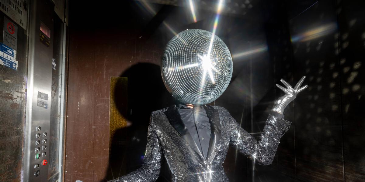 Als Muzak die Fahrtuhlmusik erfand, wurde das Aufzugfahren für viele Menschen angenehmer. Foto: Adobe Stock