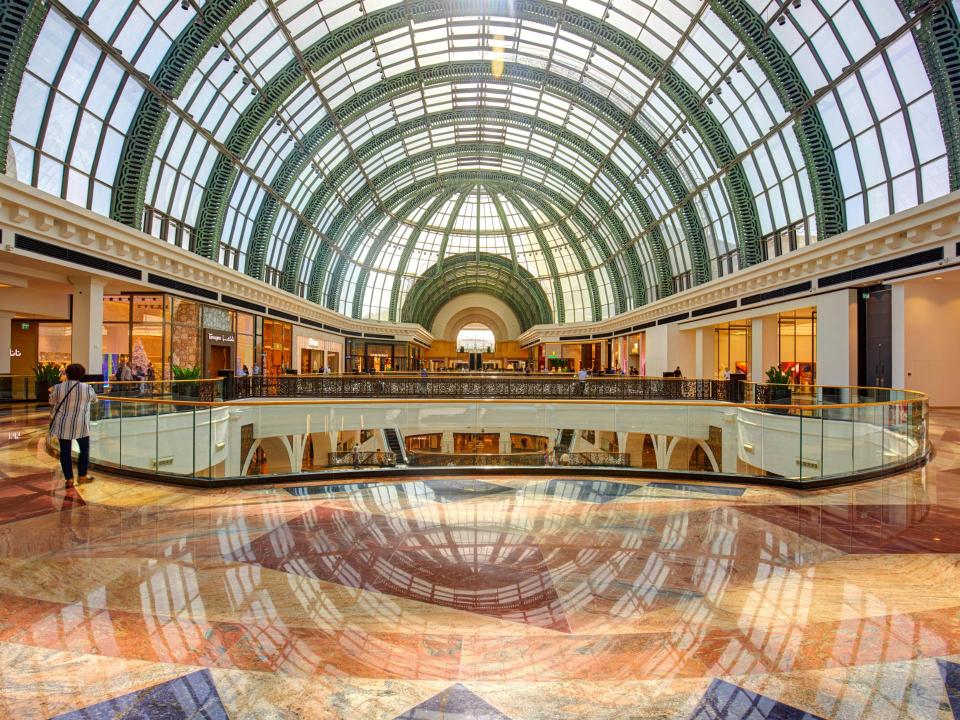 Blick ins Atrium der Mall of the Arabian Emirates. Foto: Alamy Stock Photo____
