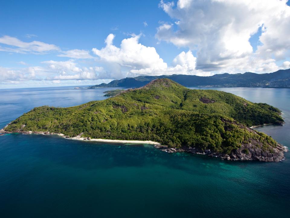 Der kleinste Nationalpark der Welt ist ein tropisches Paradies: der Moyenne-Island-Nationalpark. Foto: imageBROKER/Alamy Stock Photo____