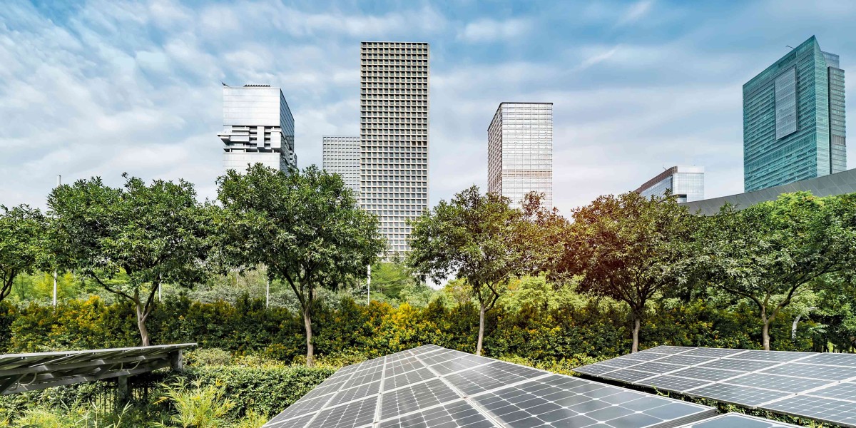 Eine nachhaltige Stadt kommt nicht ohne Solaranlagen und viele Pflanzen aus. Foto: Adobe Stock