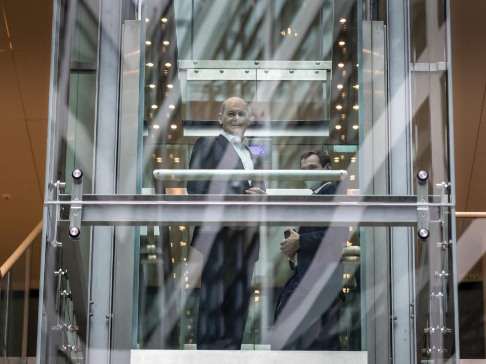 Wenn schon Promi, dann Olaf Scholz: Über eine unverhoffte Begegnung mit dem Bundeskanzler würden sich die meisten Befragten freuen. Foto: Picture Alliance____