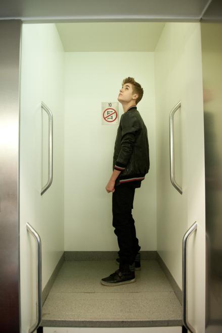 Auch der weltbekannte Popstar Justin Bieber fuhr 2012 mit dem Paternoster. Foto: Sebastian Kahnert/picture alliance/dpa