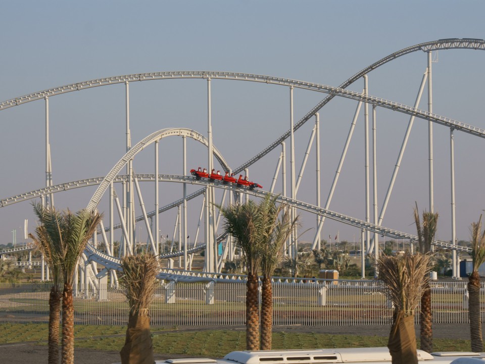 Nur mit Schutzbrille fahrbar: die Formula Rossa in Abu Dhabi. Foto: Wikimedia/Nepenthes____