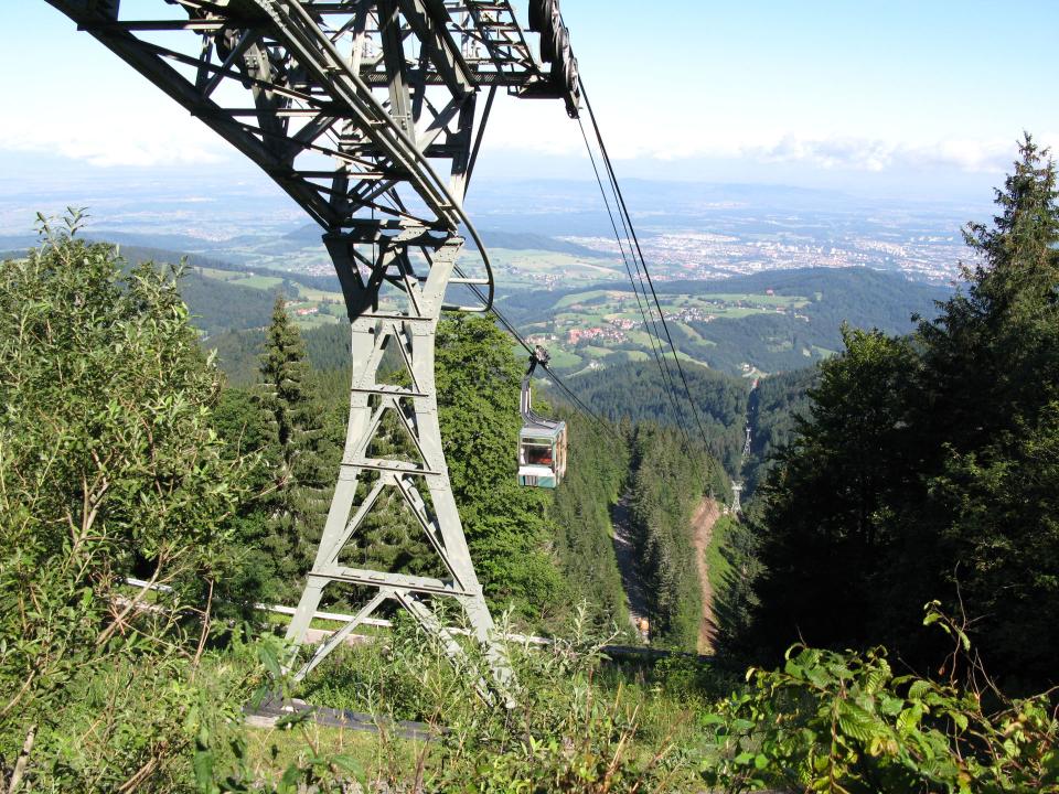 Die Schauinslandbahn bei Freiburg ist die längste Gondelbahn in Deutschland. Foto: Adobe Stock____
