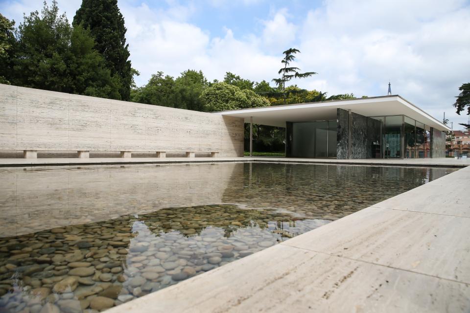 Das Barcelona-Pavillon des deutschen Architekten Ludwig Mies van der Rohe wurde auf der Weltausstellung 1929 in Barcelona präsentiert. Foto: AdobeStock____