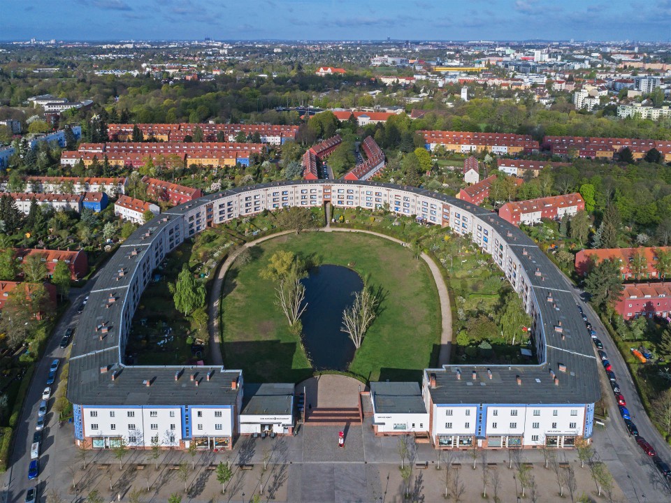 Die Hufeisensiedlung in Neukölln gilt als Pionierprojekt für den sozialen Wohnungsbau. Foto: A.Savin, WikiCommons____