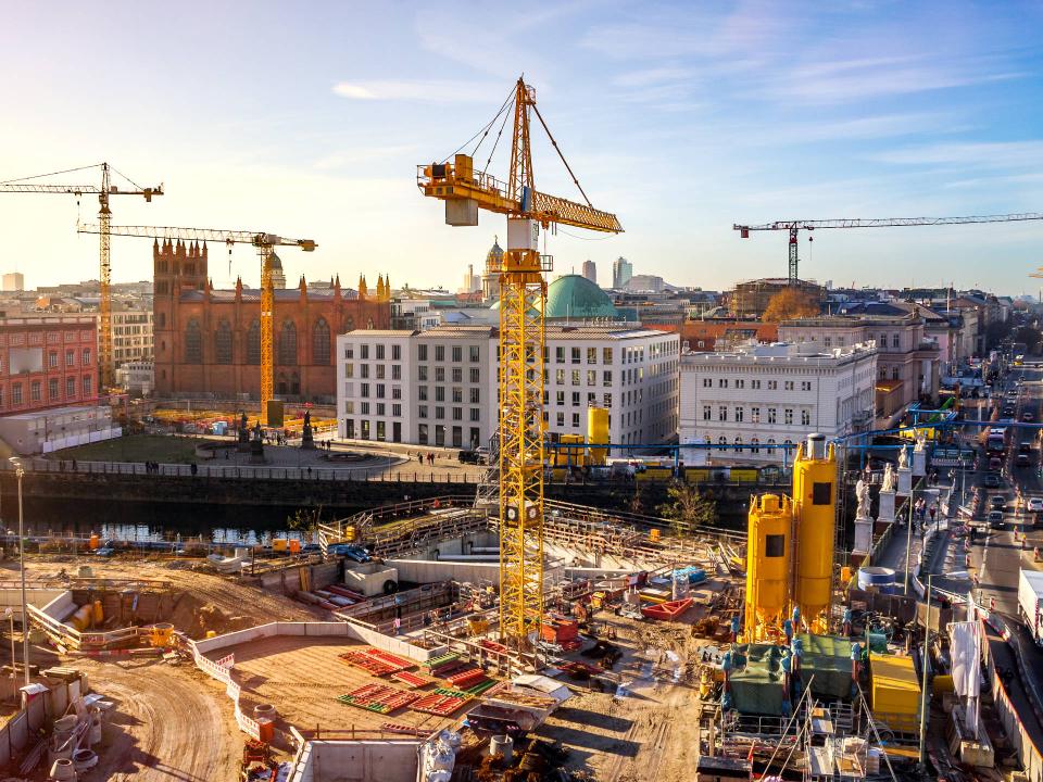 Das stetige Wachstum von Städten sorgt dafür, dass es vor Ort immer wärmer wird. Foto: Adobe Stock____