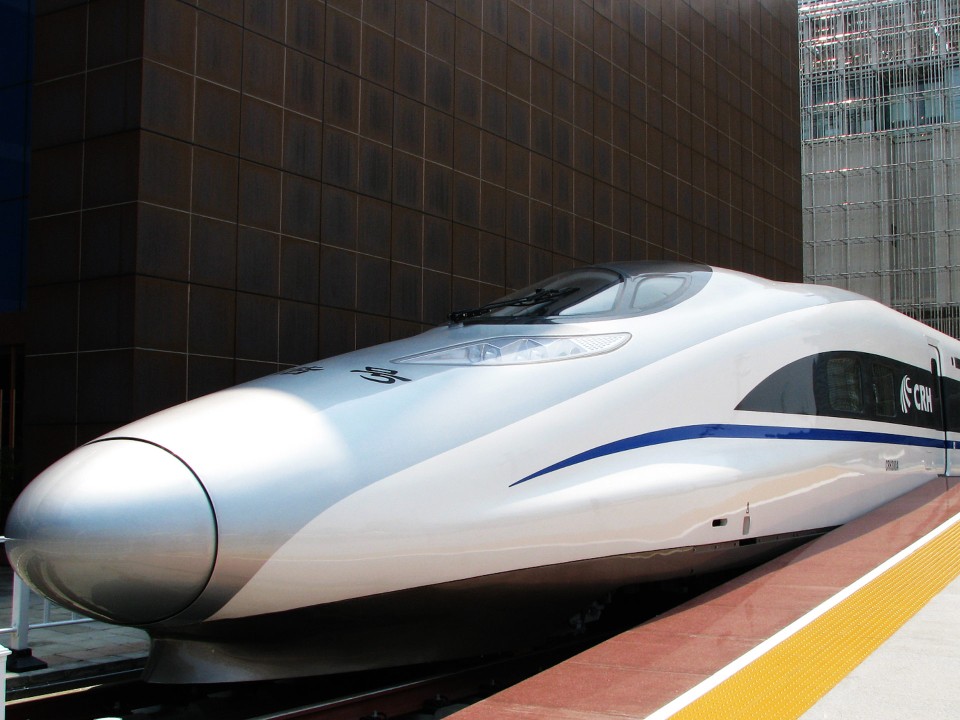 Verbindet unter anderem die Metropolen Shanghai und Peking: Der CRH 380A. Foto: Alancrh/Wikipedia____