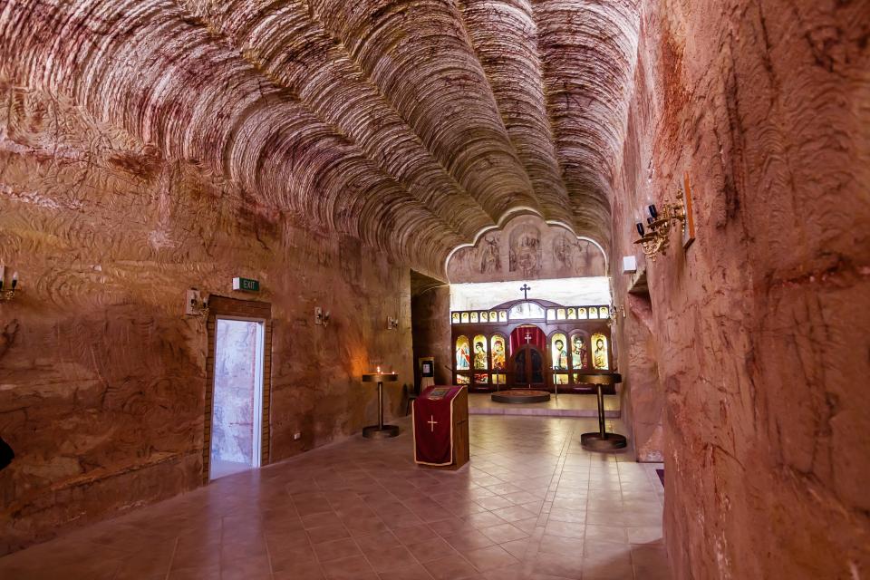 Coober Pedy ist die „Opalhauptstadt der Welt“. 1.800 Menschen leben in der unterirdischen Höhlenstadt. Foto: AdobeStock____