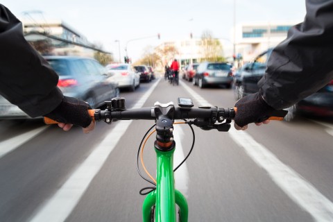 Der Straßenverkehr soll zukünftig mehr auf Radfahrer und Fußgänger ausgerichtet sein. Foto: Adobe Stock