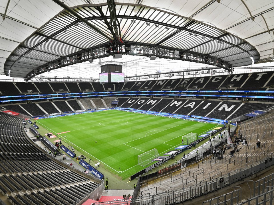 Das Dach der Frankfurter Arena zählt zu den größten Stahl-Seil-Membran-Konstruktionen der Welt. Foto: picture alliance/dpa____