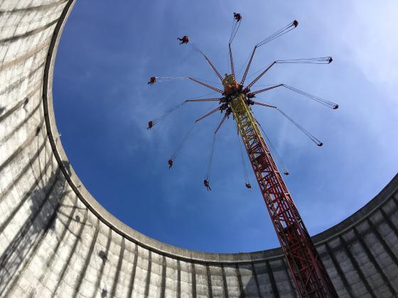 Karussell-Spaß im Kernkraftwerk? Das gibt es im niederrheinischen Kalkar. Hier wurde ein Kernkraftwerk gebaut, das nie in Betrieb ging. Foto: AdobeStock