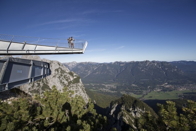 Nichts für Angsthasen: Die Aussichtsplattform "Aspspix" in Garmisch-Patenkirchen, Bayern. Foto: Bayerische Zugspitzbahn Matthias Fend