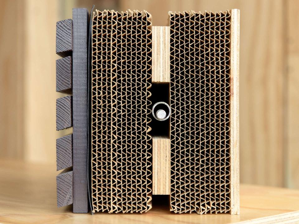 Die verschiedenen Schichten des Papphauses. Foto: Wikkelhouse / Yvonne Witte____