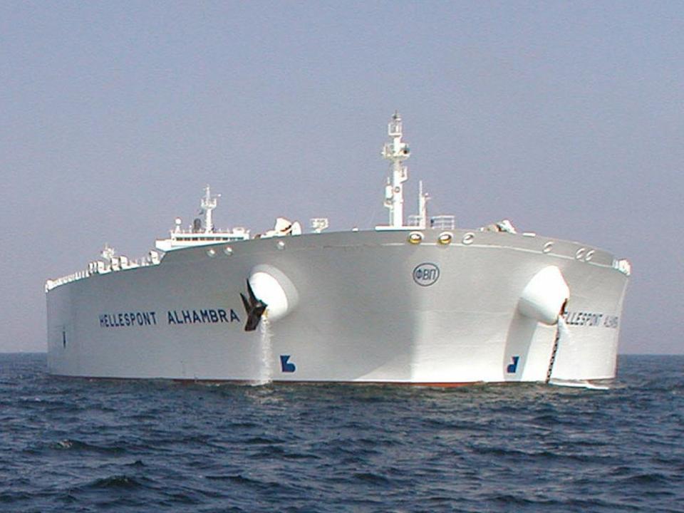 Ein Tanker der Hellespont Alhambra auf dem offenen Meer____