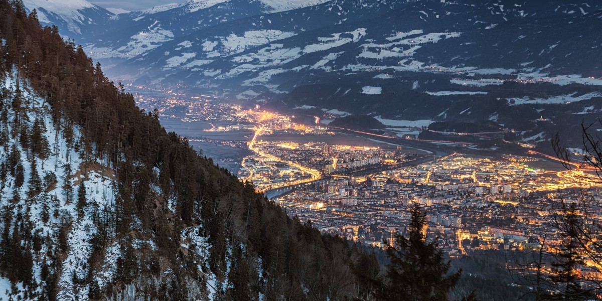 Das von den Alpen eingebettete Innsbruck ist vor allem im Winter eine Reise wert. Foto: Getty Images