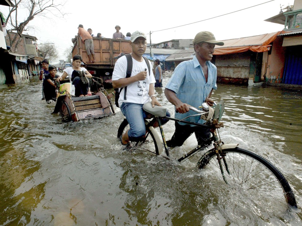 Die Bewohner Jakartas leiden unter dem steigenden Wasserpegel. Foto: Picture Alliance____