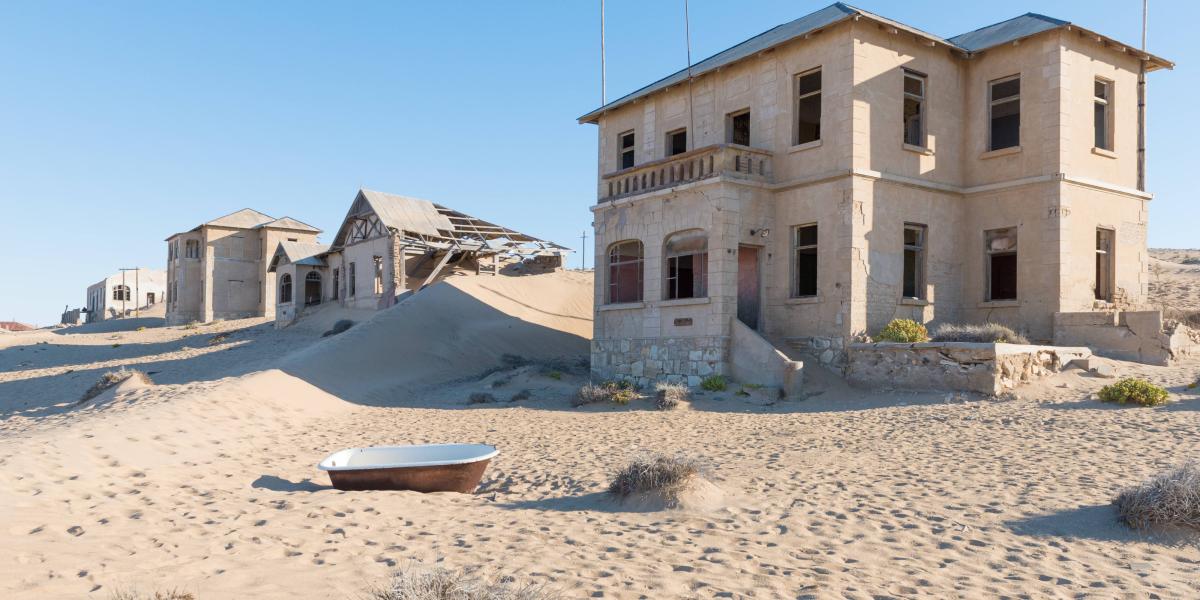 Die einst florierende Diamantenstadt Kolmanskop zieht heute keine Glücksritter, dafür aber jede Menge neugieriger Touristen an. Foto: Adobe Stock