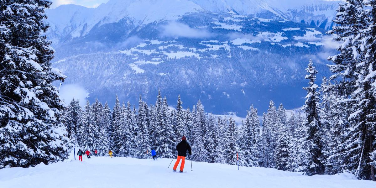 Für Wintersportler ist das Skigebiet LAAX eines der beliebtesten Reiseziele im Winter. Foto: Adobe Stock