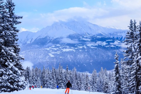 Für Wintersportler ist das Skigebiet LAAX eines der beliebtesten Reiseziele im Winter. Foto: Adobe Stock