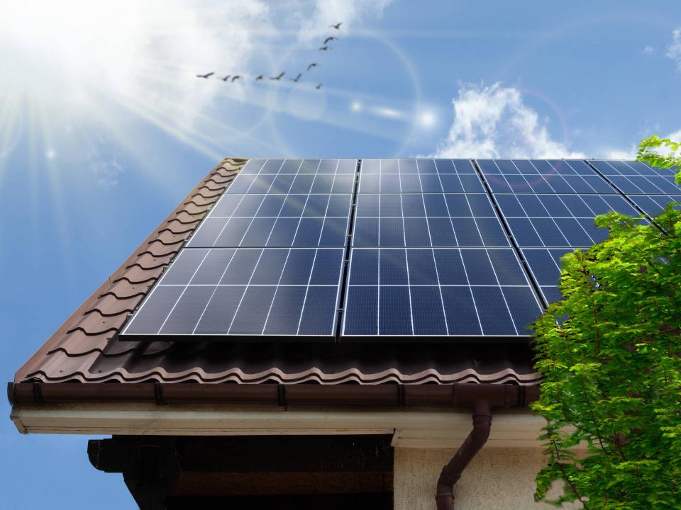 Photovoltaikanlagen eignen sich am besten und selbst Strom zu produzieren. Foto: Adobe Stock____