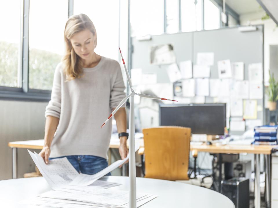 Unter anderem die HTW forscht an möglichen Einsatzgebieten von Windrädern in der Stadt. Foto: Picture Alliance____