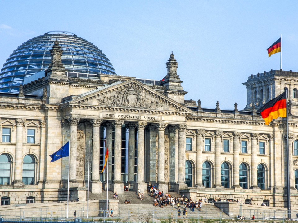 Noch immer ist das Reichstagsgebäude Sitz des deutschen Bundestages. Foto: Adobe Stock____