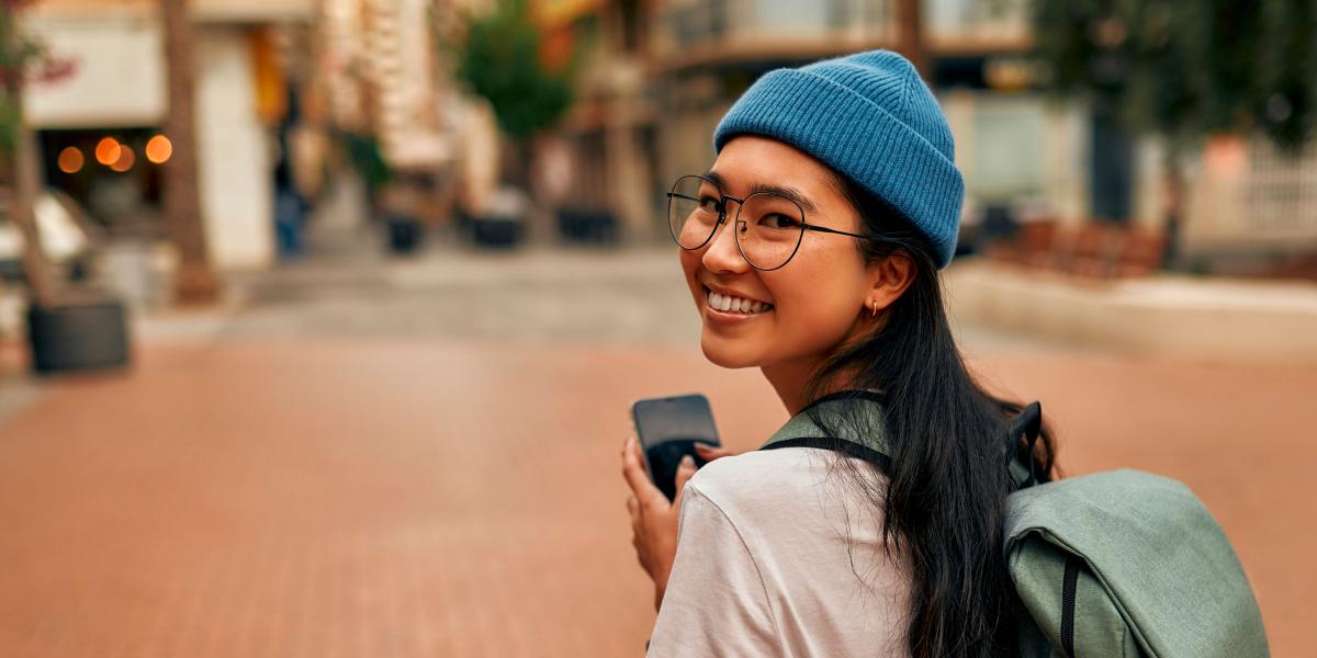 Reisende mit Smartphone