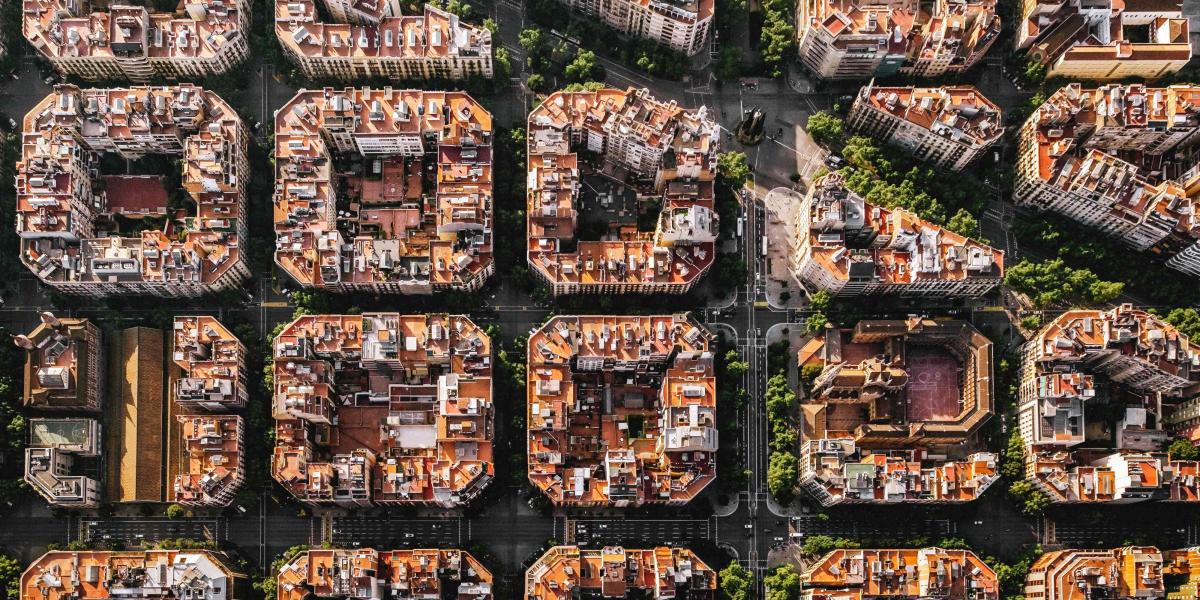 Bei den sogenannten Superblocks in Barcelona wird die Stadtplanung neu gedacht. Foto: Adobe Stock