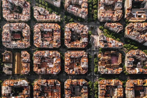 Bei den sogenannten Superblocks in Barcelona wird die Stadtplanung neu gedacht. Foto: Adobe Stock