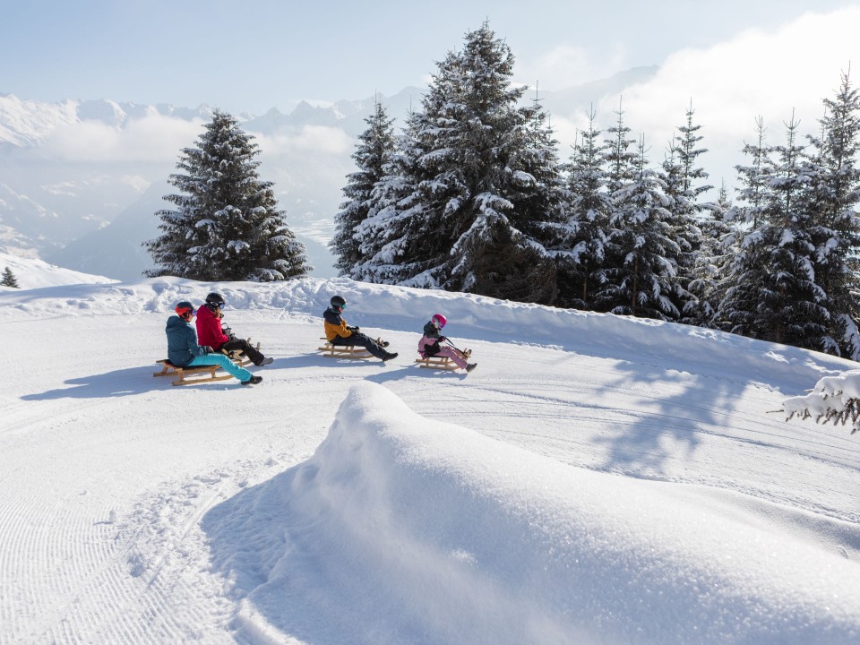 Es müssen nicht immer Ski sein: Die Hexenrodelbahn in Österreichs Familienskigebiet Nummer eins in Fiss. Foto: © Serfaus-Fiss-Ladis Marketing GmbH, Andreas Kirschner____