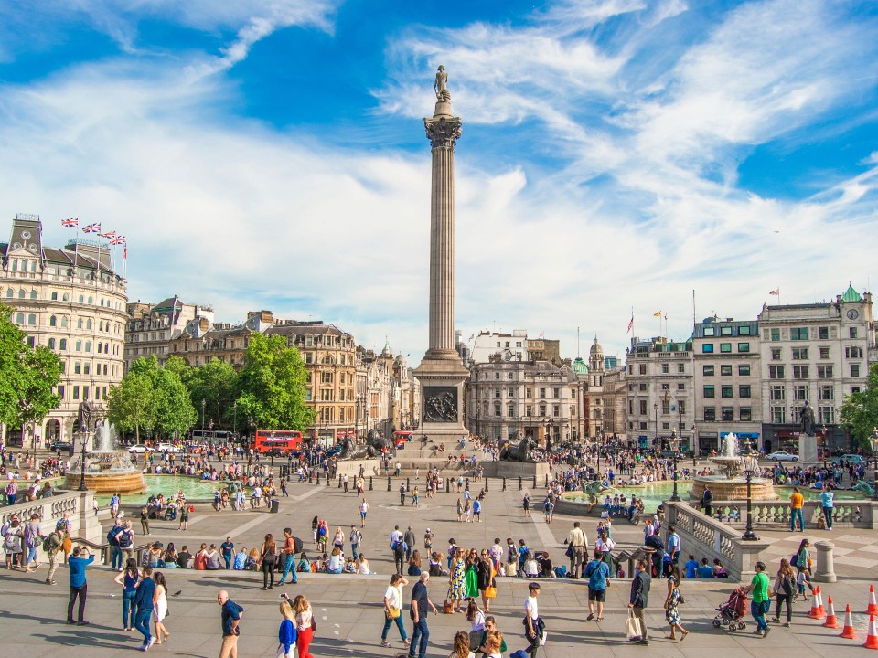 Es muss nicht das London Eye sein: Auch das „Monument“ ist begehbar und erlaubt weite Ausblicke über die britische Hauptstadt. Foto: Adobe Stock____