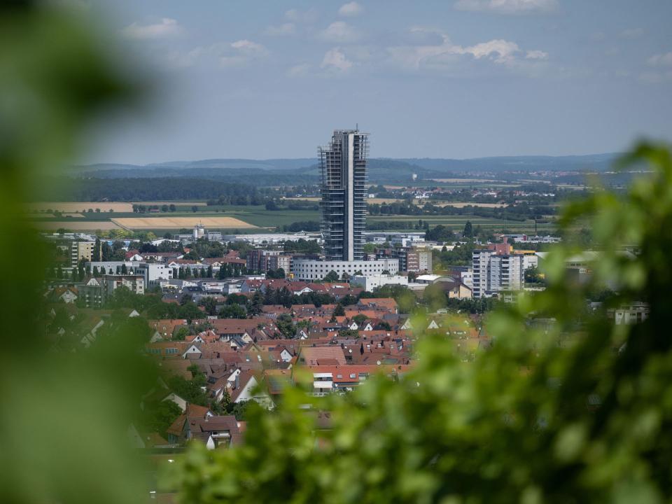 Aufgrund seiner Höhe ist der Schwabenlandtower (leider) nicht zu übersehen. Foto: Marijan Murat / picture alliance____