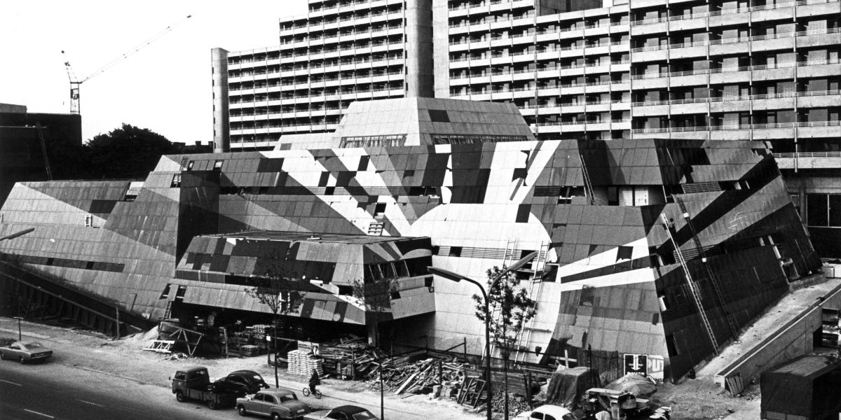 Das Freizeit- und Einkaufszentrum Schwabylon in München sprengte mit seinem schieren Ausmaß und seinen visionären Ideen alle bisher bekannten Dimensionen. Jedoch: Die Gäste blieben aus. Foto: Picture Alliance