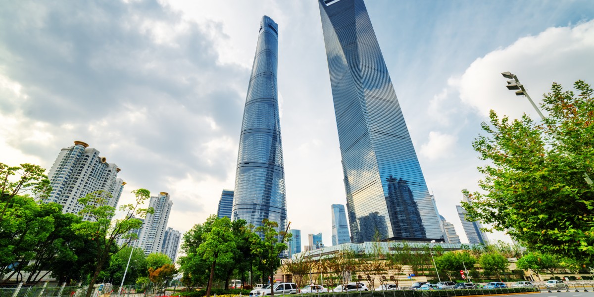 Mit seinen 492 Metern ist das Shanghai World Financial Center der zweithöchste Wolkenkratzer der Stadt. Höher ist nur der Shanghai Tower mit seinen 632 Metern. Foto: AdobeStock