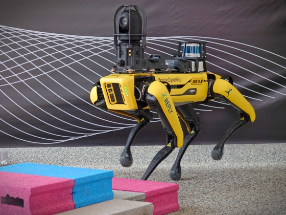 Knuffig sieht er nicht gerade aus: Der Robo-Hund Spot wird unter anderem für Inspektionen und zur Datenerfassung genutzt. Foto: Adobe Stock
