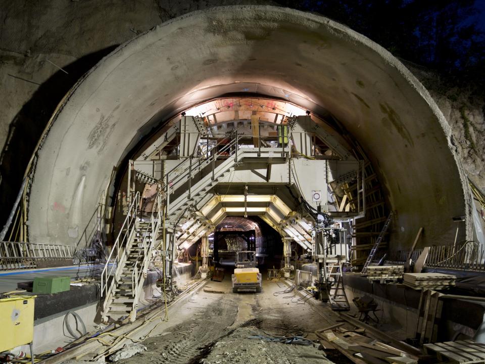 Bau eines Tunnels____