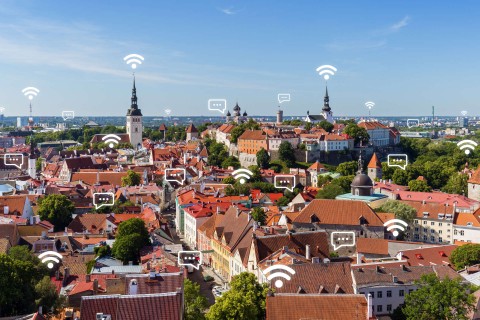 In Estland gibt es fast überall offene WLAN-Netze – nicht nur in der Hauptstadt Tallinn. Abbildung: Adobe Stock