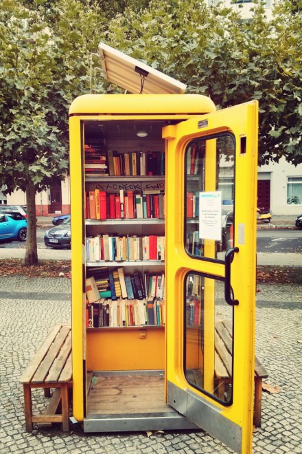 Nutzung einer alten Telefonzelle als Bücherregal. Foto: Getty Images
