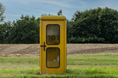 Telefonzellen standen nicht nur in Städten, sondern zum Teil auch auf Feldern oder am Waldesrand. Foto: Getty Images