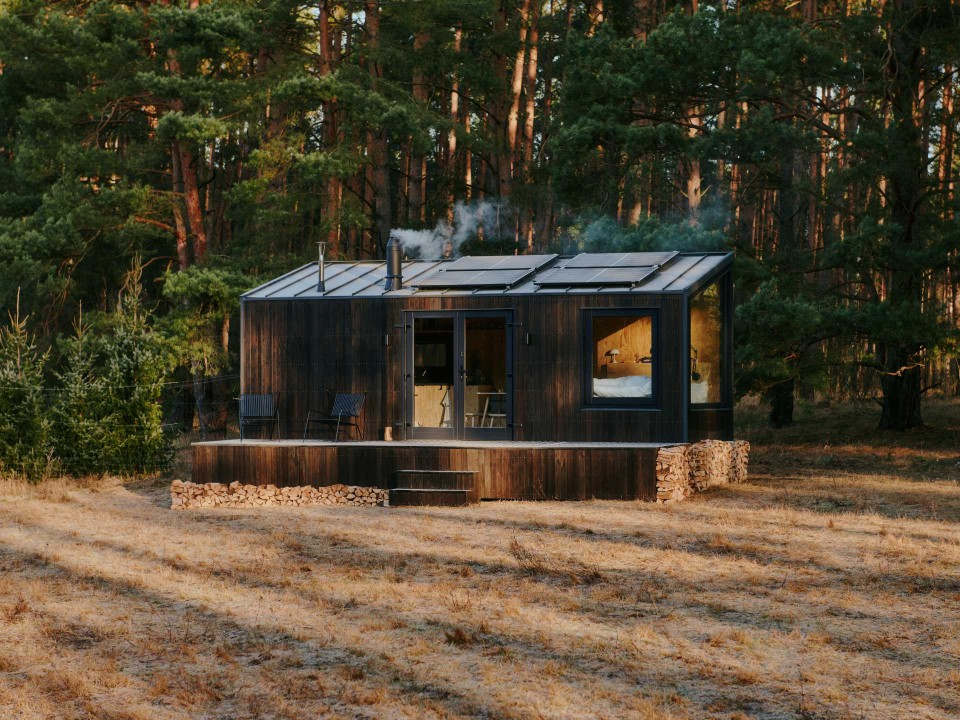Das Tiny House Waldlichtung des Anbieters Raus. Foto: Raus/Noel Richter____