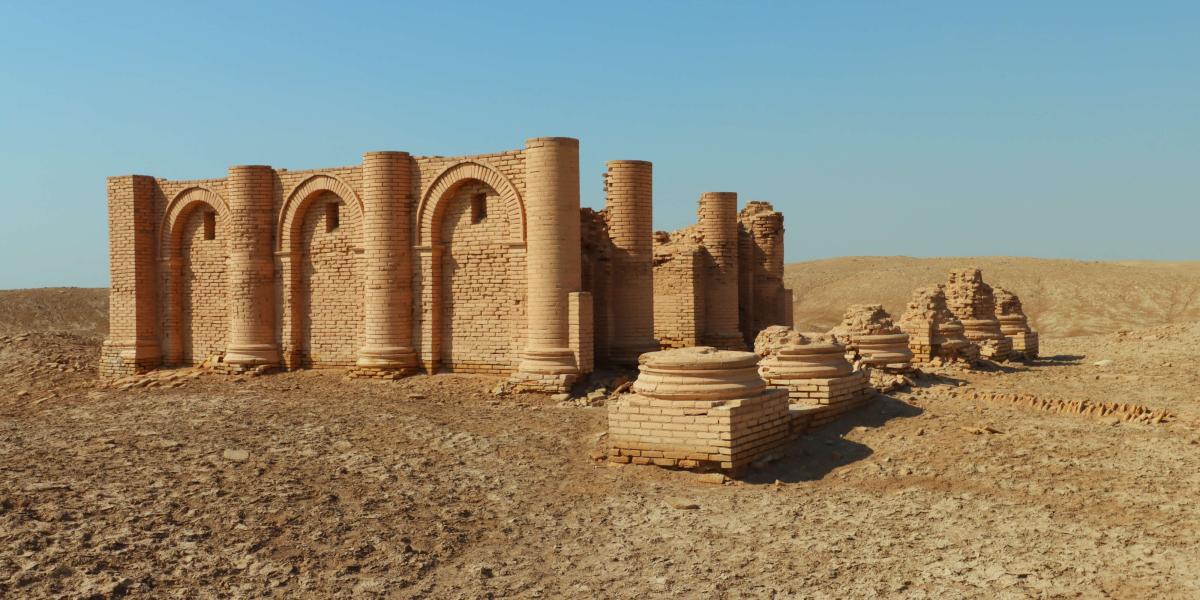 1849 fanden unter Leitung des englischen Archäologen William Kennett Loftus erstmals Ausgrabungen an dem Ort statt, der heute als erste Metropole der Menschheitsgeschichte gilt: Uruk im Süden des heutigen Iraks. Foto: Shutterstock