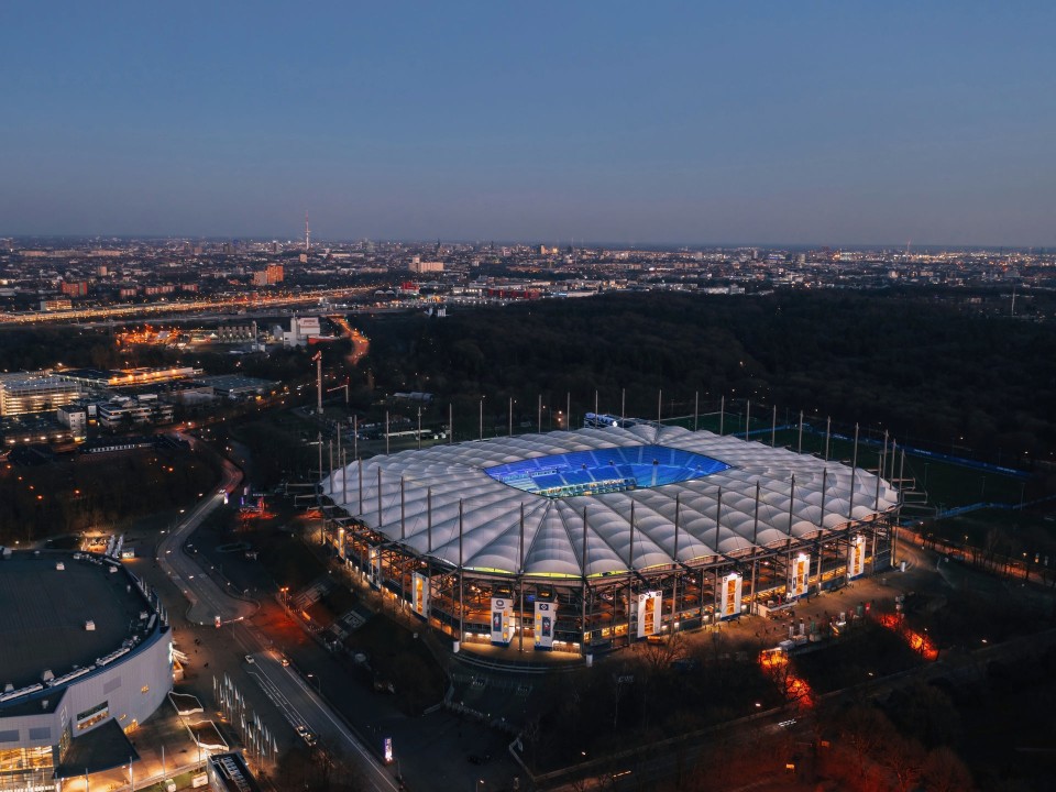 Nachdem der HSV zwischenzeitlich die Namensrechte verkauft hatte, heißt das Hamburger EM-Stadion 2024 mittlerweile wieder Volksparkstadion. Foto: uslatar - stock.adobe.com____