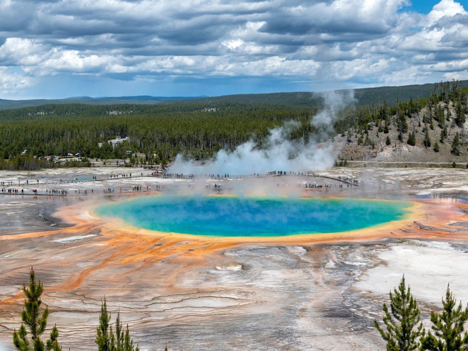 Der Yellowstone-Nationalpark ist bekannt für seine farbvollen Thermalquellen. Foto: iStock____