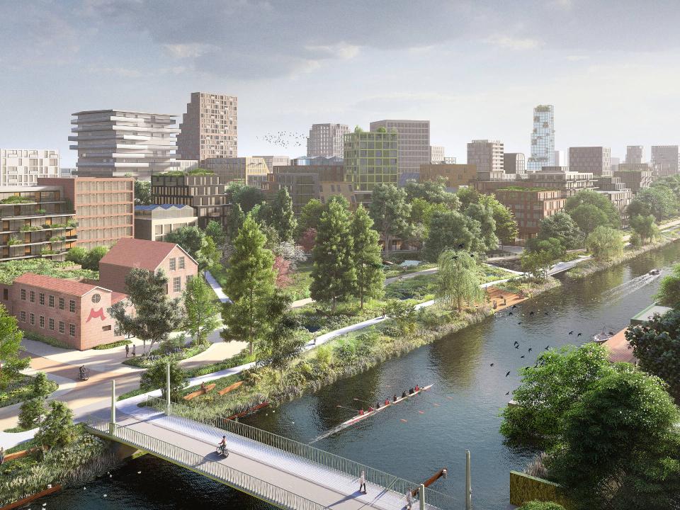 Merwede-Kanal mit einer Brücke, daneben verschiedene Gebäude und viel Grün____