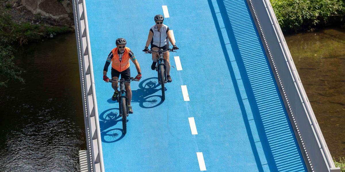 Die beheizte Radbrücke in Tübingen hat 16 Millionen Euro gekostet. Bild: IMAGO / Eibner
