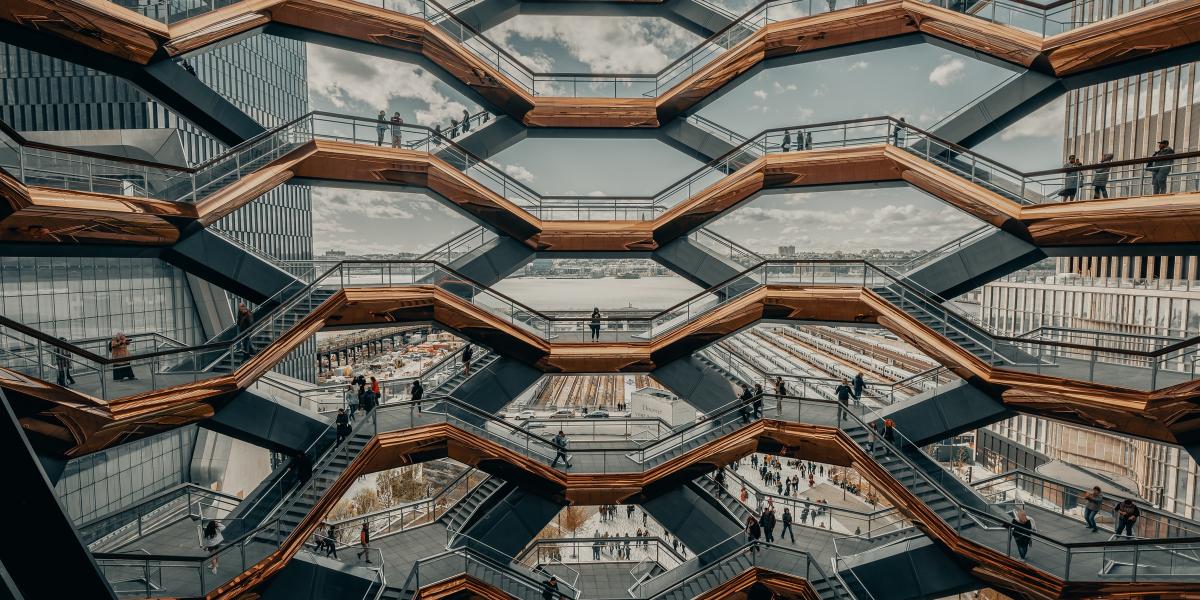 Darum geht es: der Blick in den Kessel des Vessel. Foto: Clay Banks on Unsplash.