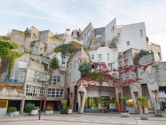 Blick die Fassade des Gebäudeensembles Les Étoiles d'Ivry
