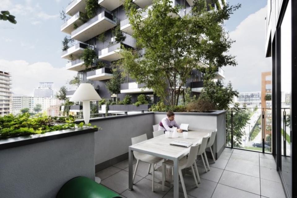 Terrasse des Bosco Verticale in Mailand____