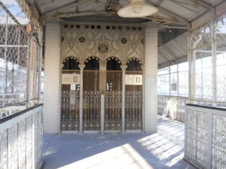 Aufzugkabine des Elevador © Wikimedia Commons/David Holt  ____